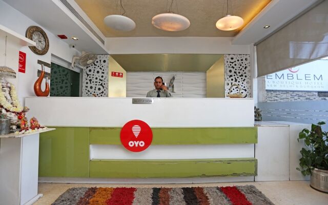 OYO 10965 Emblem Hotel
