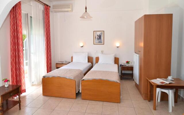 Triada Hotel