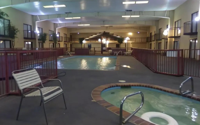 Super 8 by Wyndham Altus