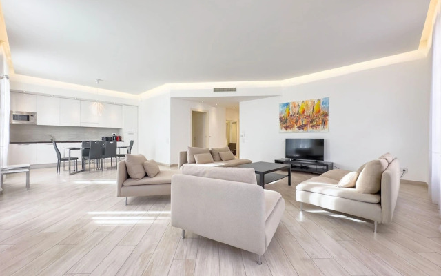 2A Tony Allard in Cannes