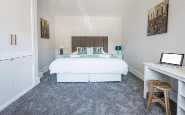 Newlyn House - Sleeps 11