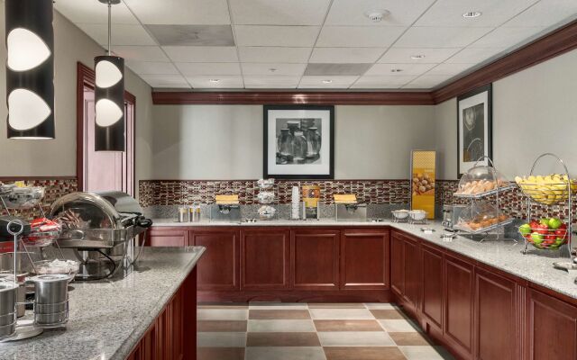 Hampton Inn & Suites Cleveland-Beachwood
