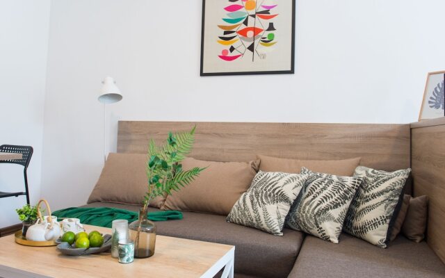 Green Leaf Apartment