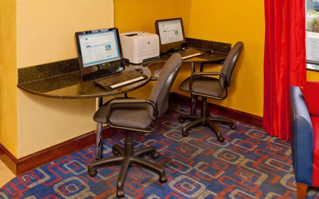 Holiday Inn Express & Suites Nearest Universal Orlando by IHG