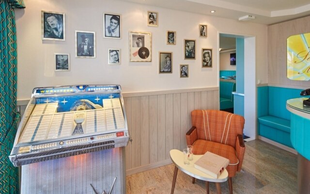 Bernstein 50'S Seaside Motel