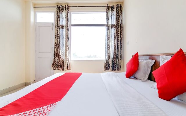 OYO 7483 Hotel Modgil
