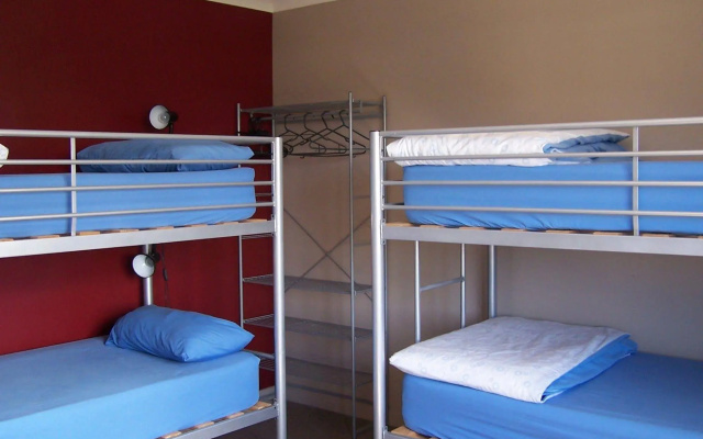 Turtlecove Hostel Accommodation – Guest Rooms – Whitianga