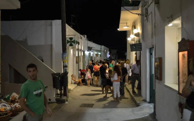 Skyros Junior Studios