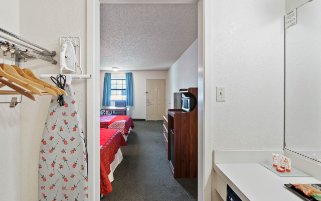 OYO Hotel Junction TX I-10