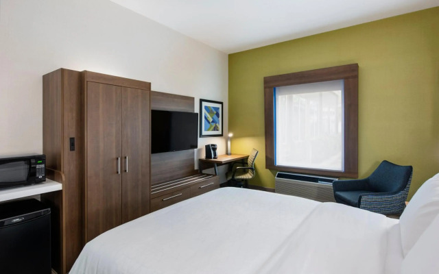 Holiday Inn Express & Suites Saskatoon by IHG