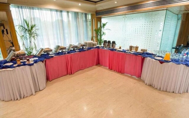 Hotel de Papae Intl