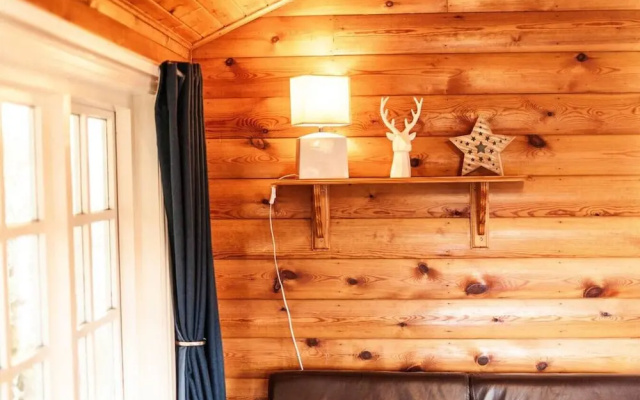 Brenin 3 Bedroom rural wood Lodge
