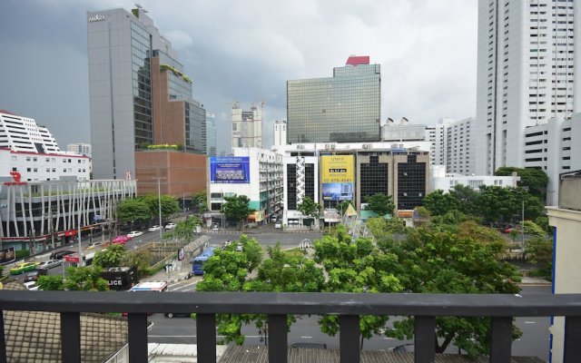 The Chatbox Silom Hostel