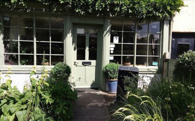 Bridge Cafe Bed and Breakfast