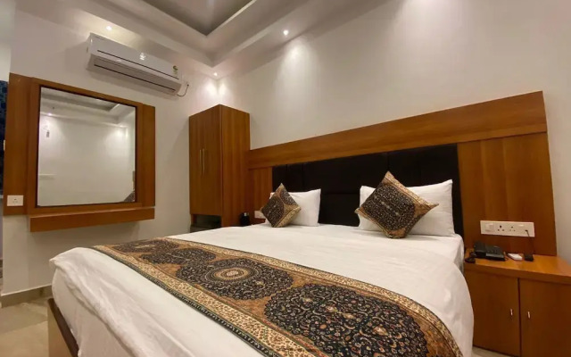 Hotel Varuna Grand