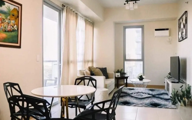 S & E condo with Panoramic view