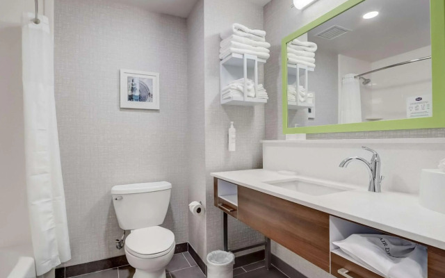 Hampton Inn & Suites Cincinnati Midtown Rookwood