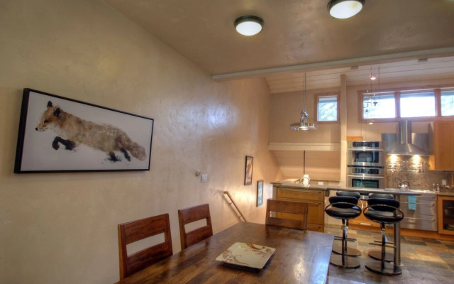 127 Ridgepoint 3 Bedroom Townhouse by RedAwning