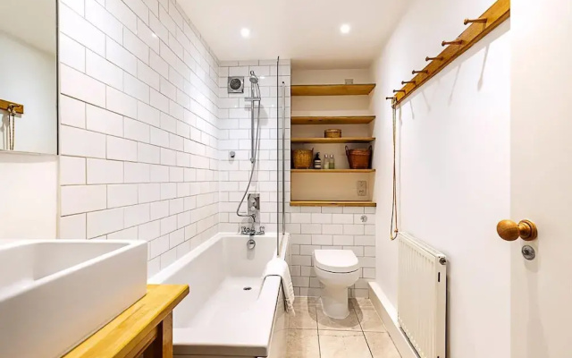 Tranquil 2 Bedroom Apartment in East London