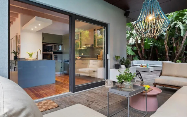 Higgo Crescent Villa
