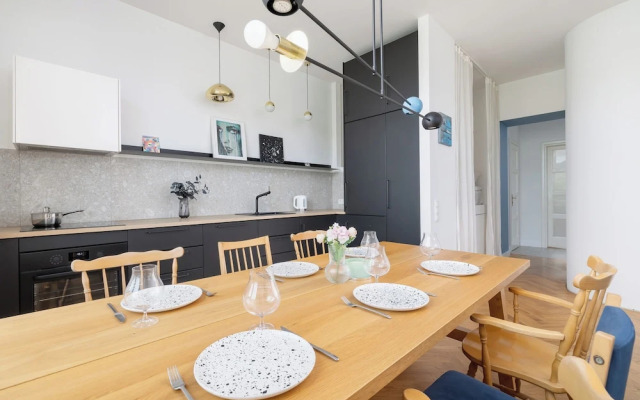 Family Apartment in Center by Renters