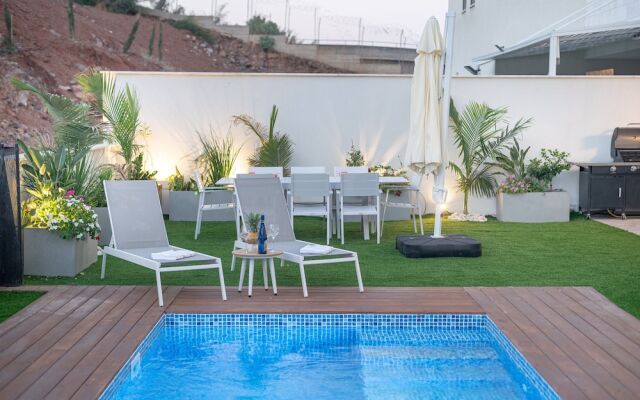 Dov Garden apartment with private pool