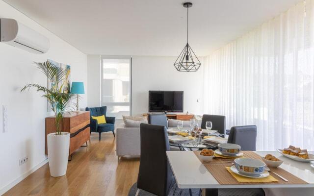 Sun&Sea Luxury Apartment by MP