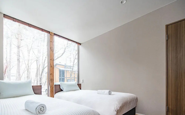 Gravity by The Hakuba Collection