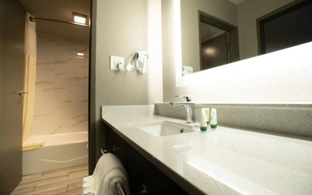 SureStay Plus Hotel by Best Western Point Richmond