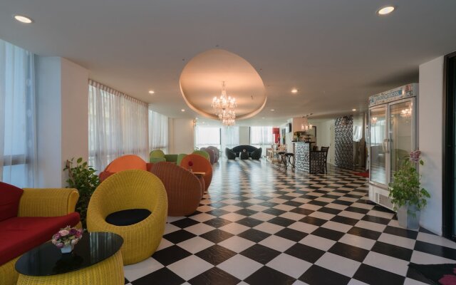 GoldStone Residency Patong , Phuket