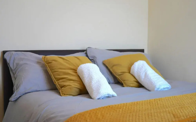 Peaceful Cosy 2 bed House in Manchester