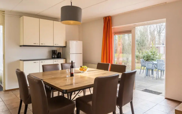 Spacious Bungalow with Dishwasher near Hunebedcentrum