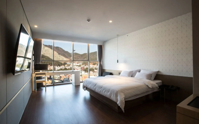Hound Hotel Changwon - Jinhae Yongwon