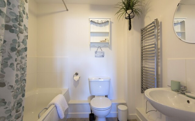 The Rectory Apartment + Free Parking