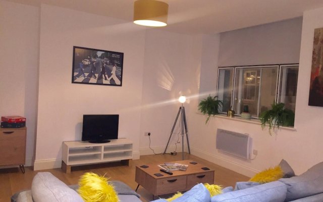 Stylish 93sqm 2 Bed Historical City Centre Flat