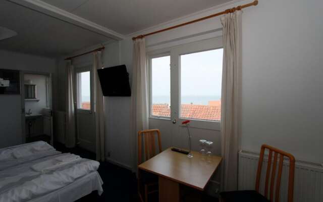Therns Hotel