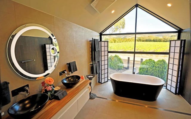 Old Chaff Mill Retreat - - luxury vineyard accommodation