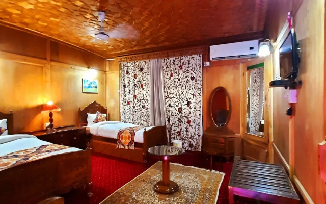 Badyari Palace Group of Houseboat