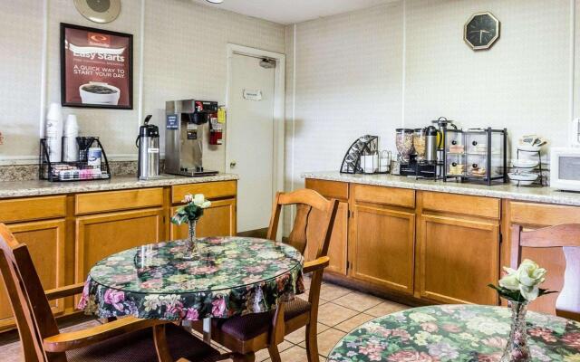 Econo Lodge Inn & Suites Matthews - Charlotte