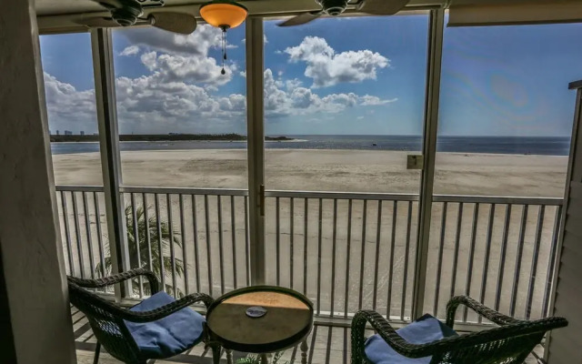Castle Beach 402