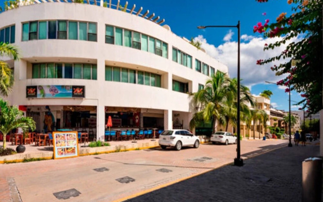 Royal Oasis Studio by PRP