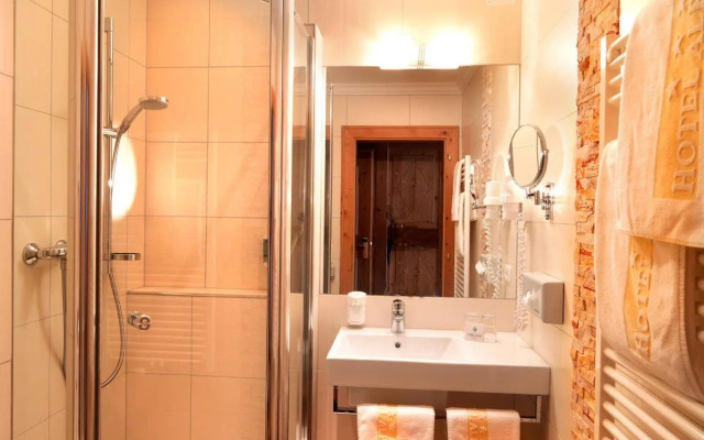 Hotel Alpendorf