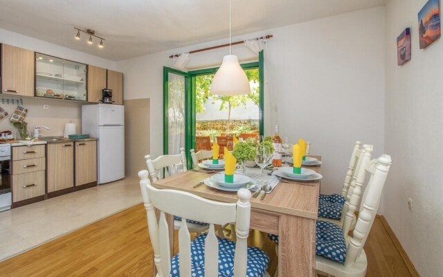 Amazing Apartment in Splitska With 3 Bedrooms and Wifi