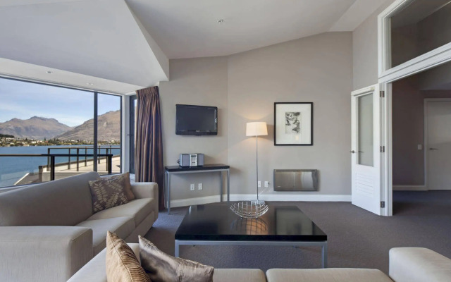 Luxury Lake Suites