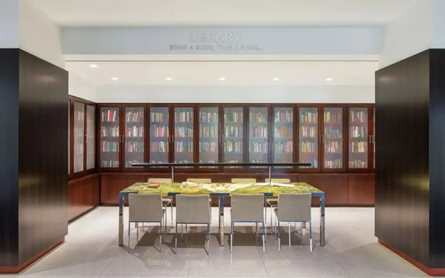 Stylish Condo in Crystal City