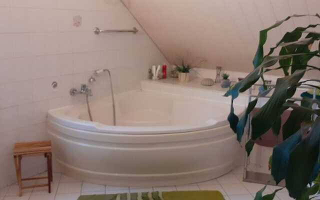 "lake View" Modern Retreat