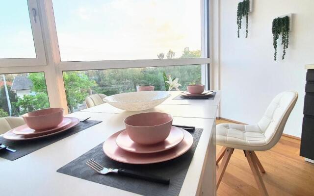 Rooftop Terrace, free garage parking and Pool!