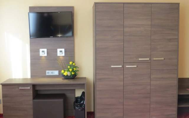 Ates Hotel Lampertheim by Aurum