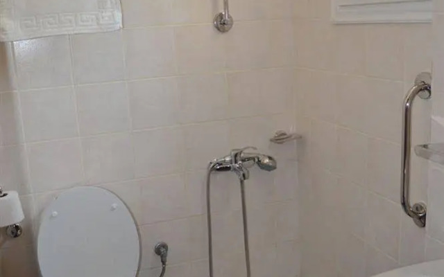 Aliki's Apartments