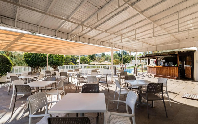 Apartahotel Folias